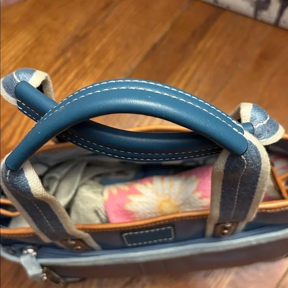 Coach Hamptons Weekend Satin Tote - Picture 5 of 12